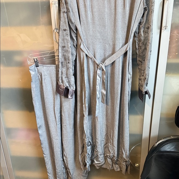 Elegant Silver Pantsuit - Picture 4 of 14